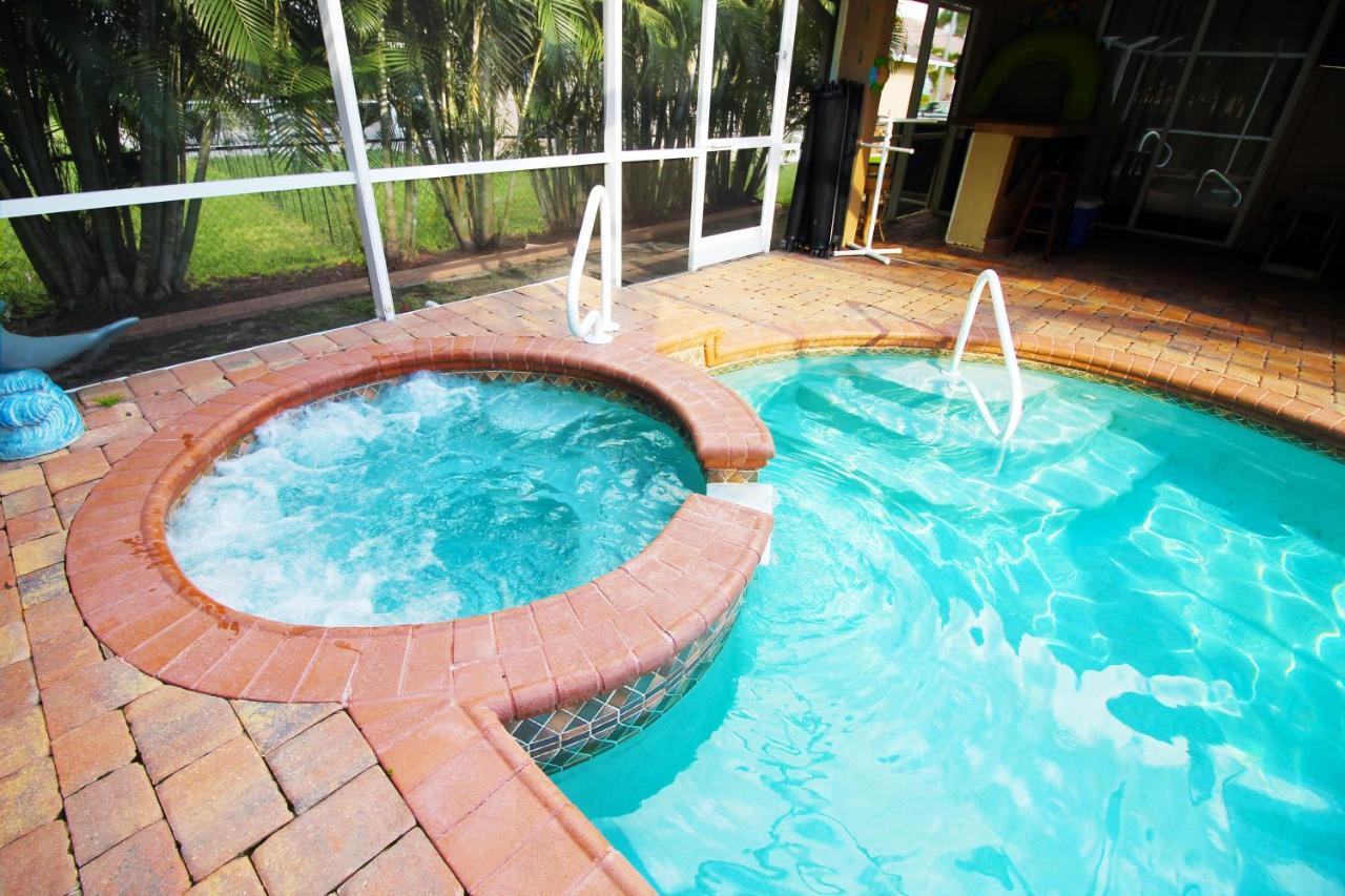 Luxury Home, Hot Tub, Heated Pool, Tiki Bar - Villa Spain 케이프코럴 외부 사진
